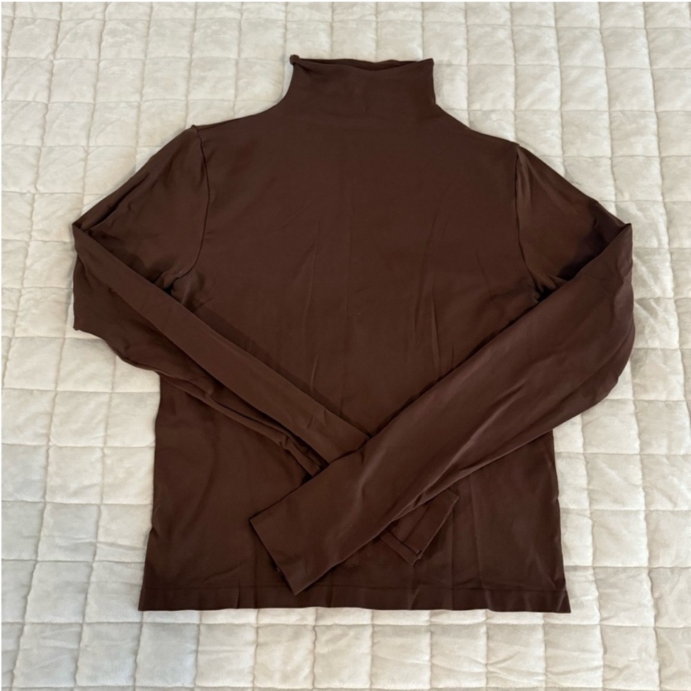 SKIMS SOFT SMOOTHING SEAMLESS TURTLENECK TOP